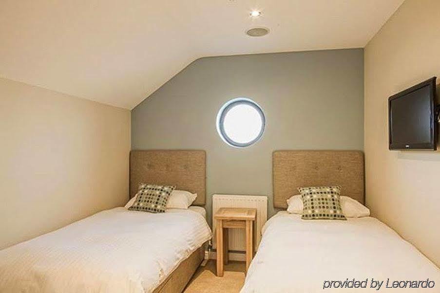 Gwesty'R Emlyn Hotel Ньюкасл Емлин Экстерьер фото