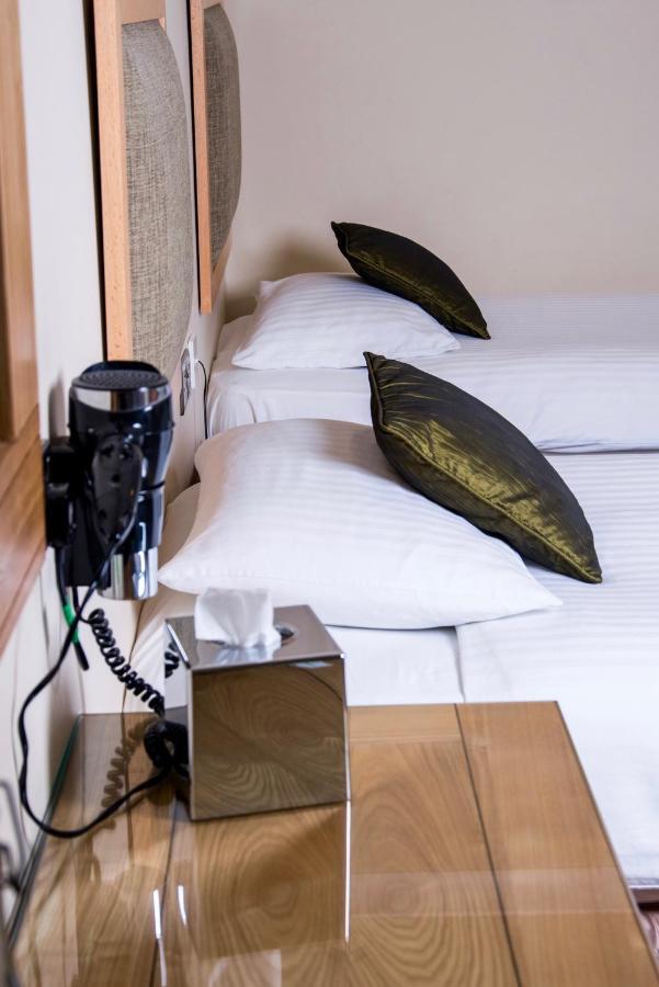 Gwesty'R Emlyn Hotel Ньюкасл Емлин Экстерьер фото